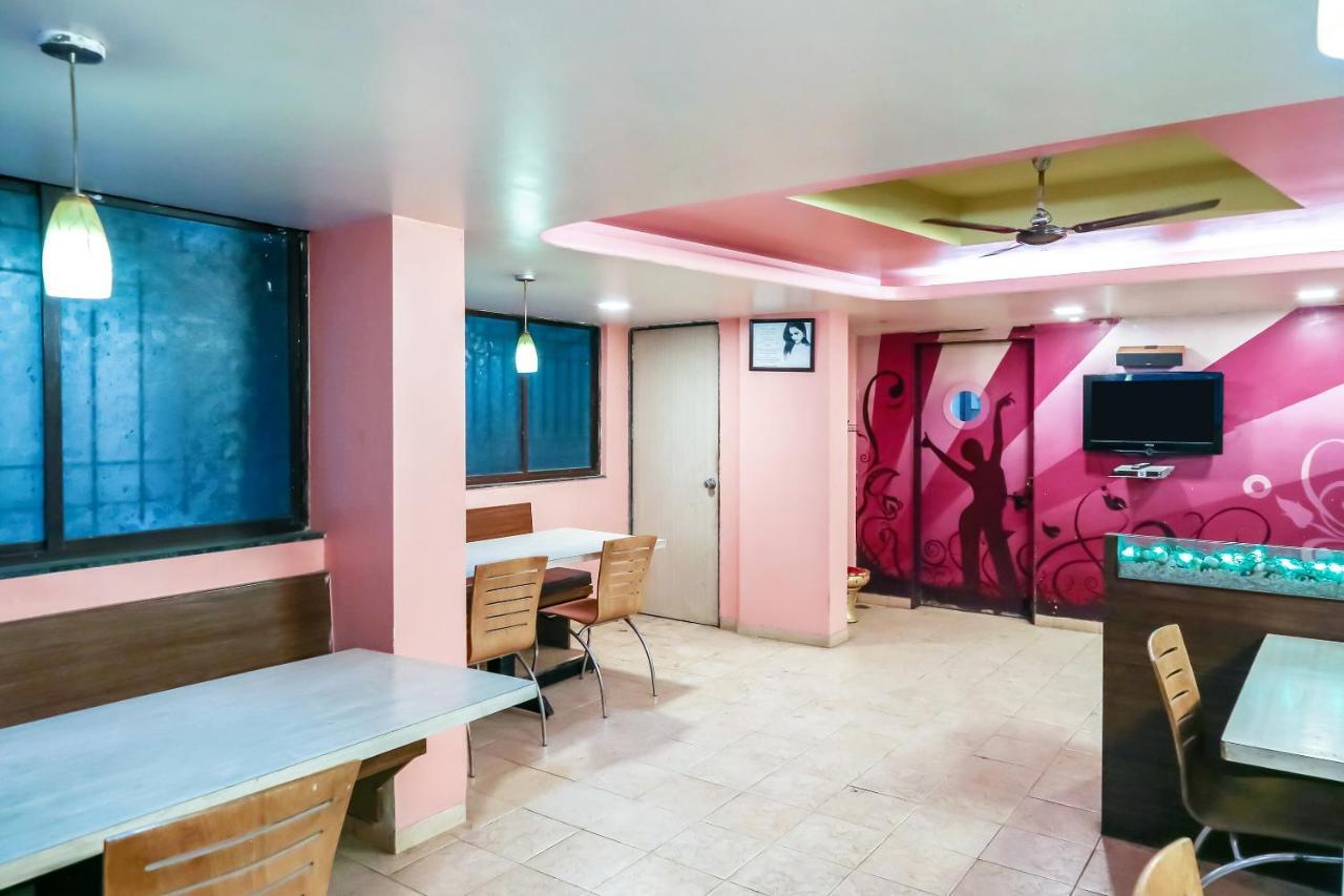 Flagship Eon Studio Apartments Mangvadi Buitenkant foto
